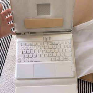 NWT iPad 8th Gen Case and Keyboard